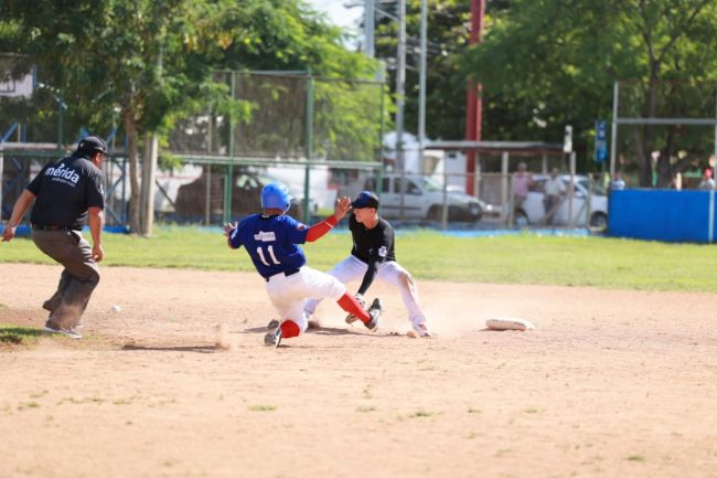 Senadores de la Morelos vs. Azulejos de la Dolores Otero, 9a semana, 1er juego de la serie, 9×6, 1 del 070123 en la Dolores Otero