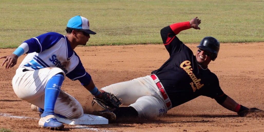 Senadores de la Morelos vs. Bravos de Chicxulub, 1er juego serie final torneo 2022-2023 liga meridana, 15×1, del 280123 en la Morelos