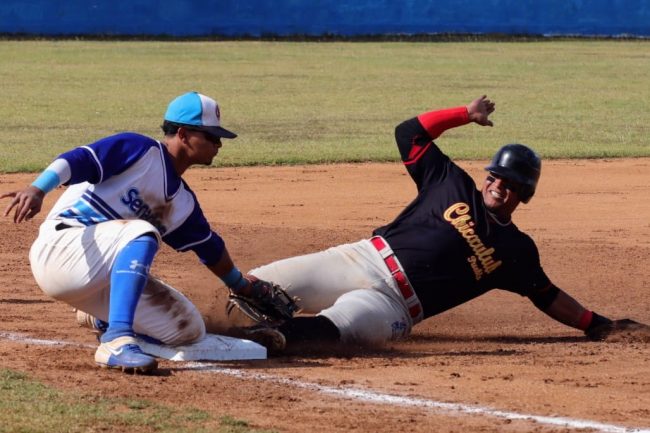 Senadores de la Morelos vs. Bravos de Chicxulub, 1er juego serie final torneo 2022-2023 liga meridana, 15×1, del 280123 en la Morelos