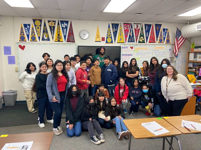 Art Charles, plática a a alumnos de escuela en Bakersfield, del 020223 en Bakersfield