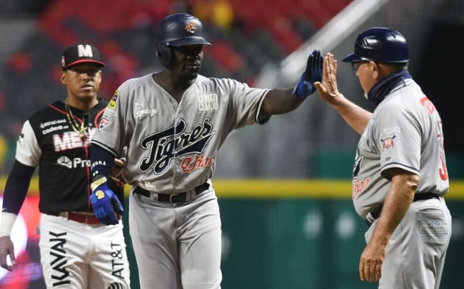 Diablos Rojos del México vs. Tigres de Quintana Roo, juego 62, 1o de la serie, 11×4 del 300721 en la Ciudad de México, Yosmany Guerra