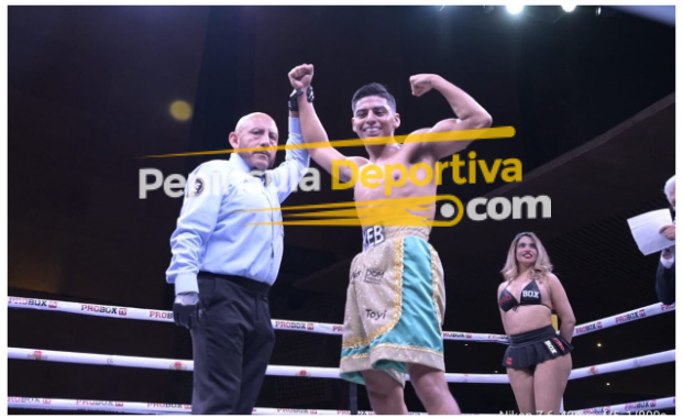 Guillermo Keb vencedor de Brayan Sánchez gkot 2 del 080223 en Ciudad de México, con réferi Uruzquieta con marca de agua