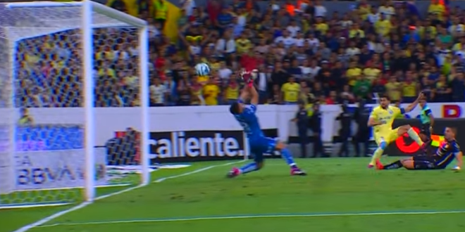 Henry Martín marcando 2o gol del juego y del América 2-2 con el Atlas en Guadalajara, su décimo gol del torneo, líder del torneo, del 250223