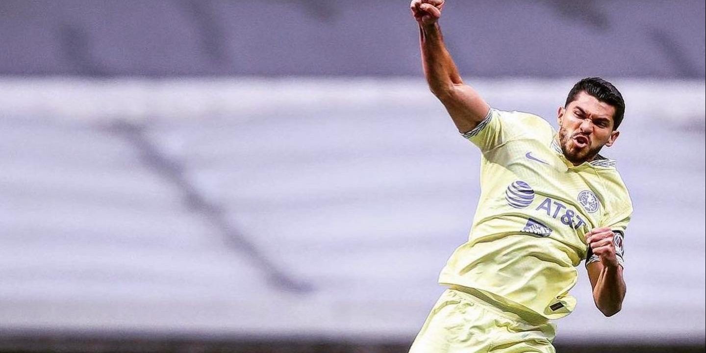 Henry Martín volando, muy buena foto