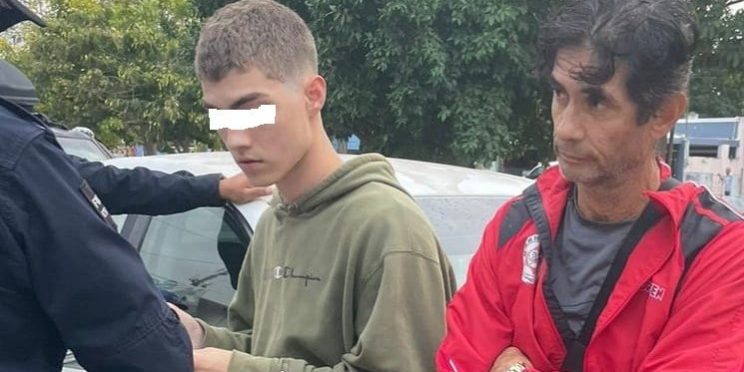 Julio Tarragó y su hijo Lucas, pleito callejero del 120223 con antifaz