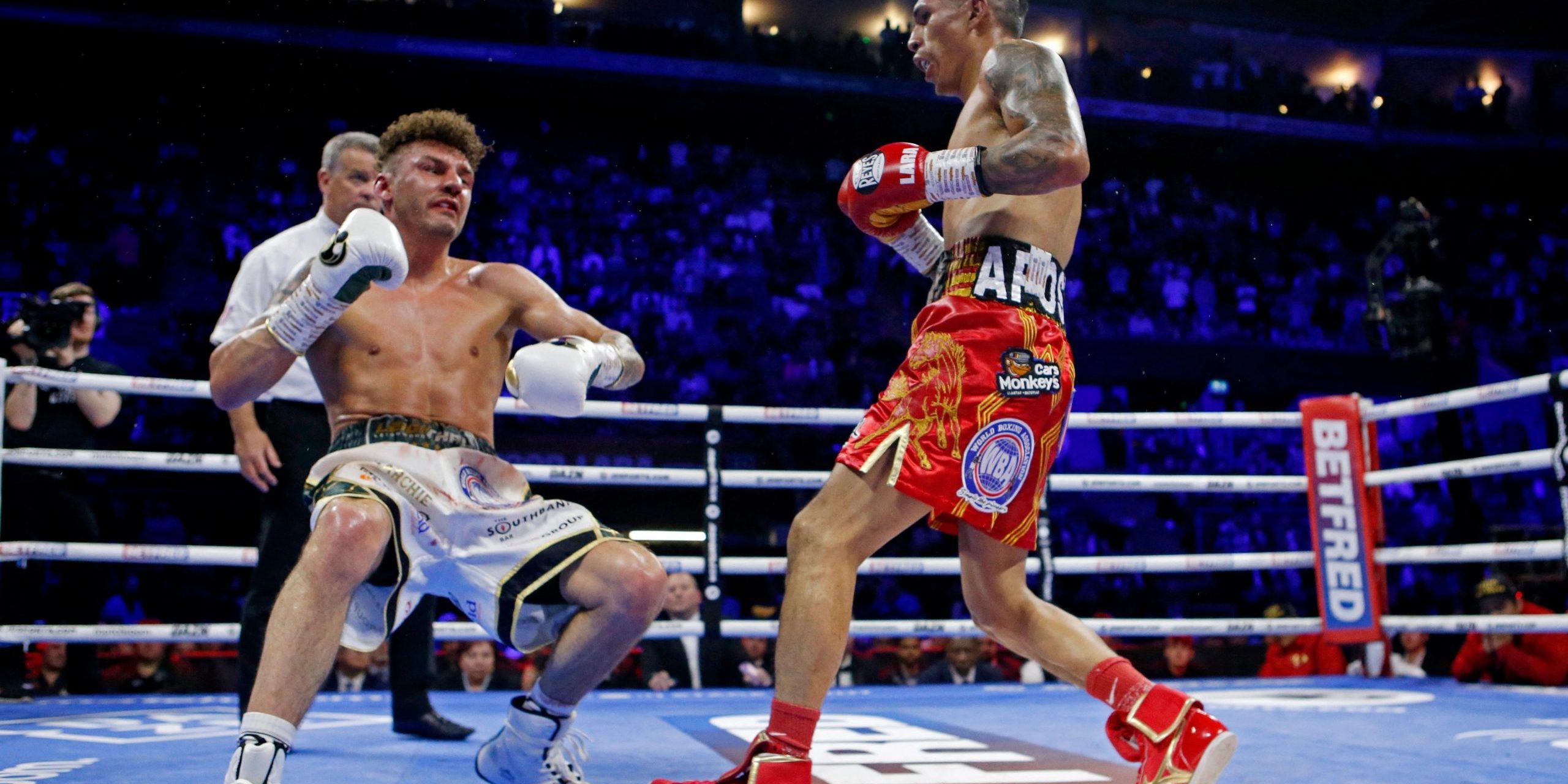 Mauricio Lara vs. Leigh Wood, gkot 7 ganó campeonato mundial pluma regular, del 180223 en Nottingham