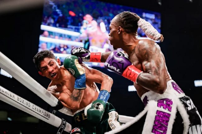O’Shaquie Foster vs. Rey Vargas gdu 12 ganó cetro mundial súperpluma CMB vacante, tras abdicación de Shakur Stevenson, quitó el invicto, del 110223 en San Antonio
