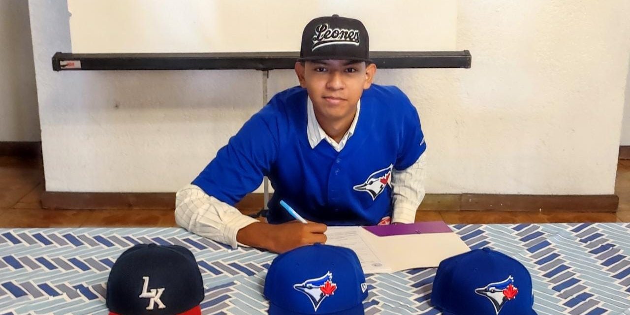 Oswaldo Pacheco Crespo, pítcher zurdo, 47 melenudo en firmar con equipo de las mayores, con Toronto, 1 del 030223 en Tehuacán, Puebla
