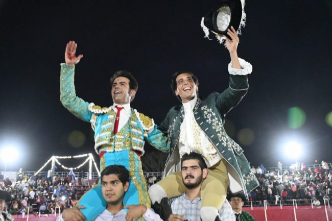 Paco Velázquez y Arturo Macías, tarde de cuatro orejs, 2 y 2, del 120223 en Valladolid