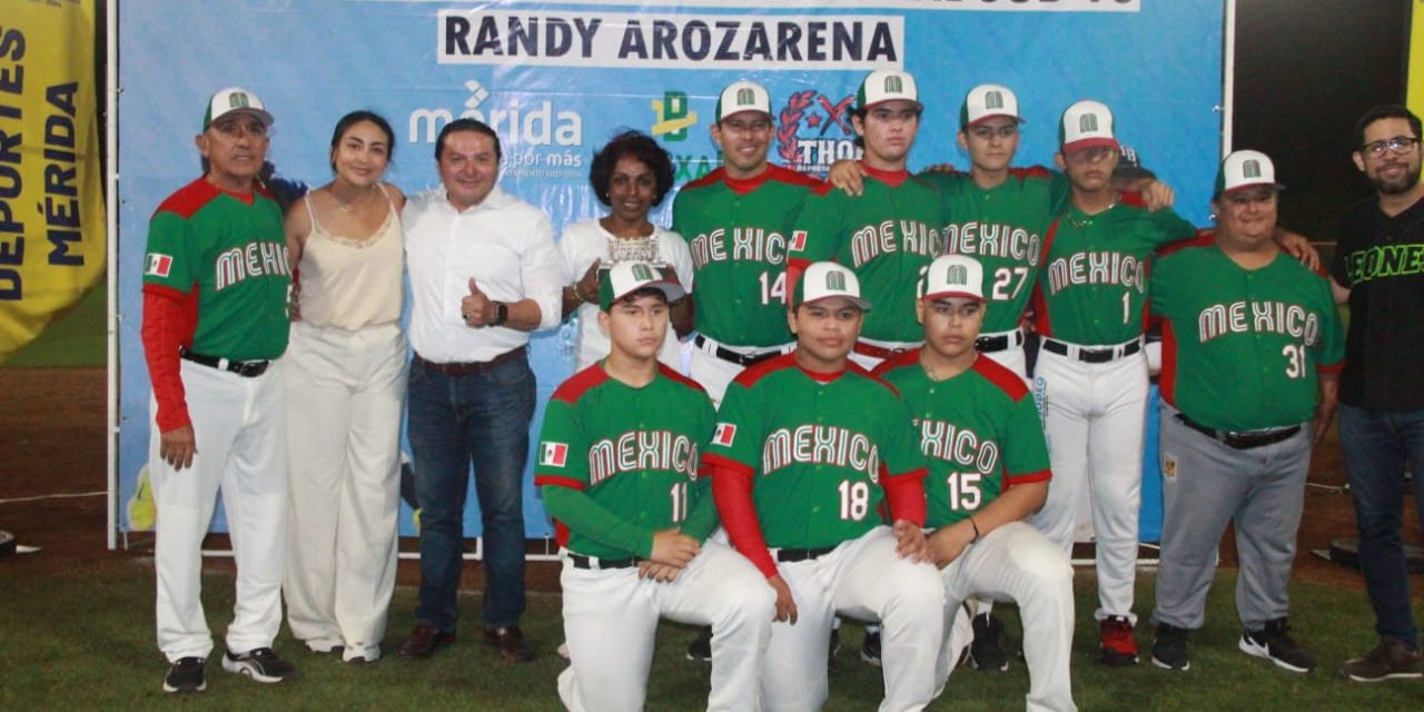 Sandra González izquierdo, mamá de Randy Arozarena, Jesús Aguilar Aguilar inauguración torneo Randy Arozarena 1 del 030223 en Mérida
