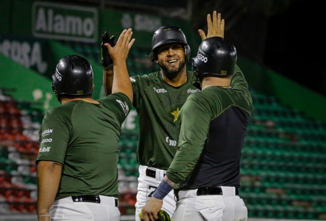 José Cafecito Martínez 1er jonrón de 2023 en el parque Kukulcán, juego interescuadras pretemporada del 280323 en Mérida