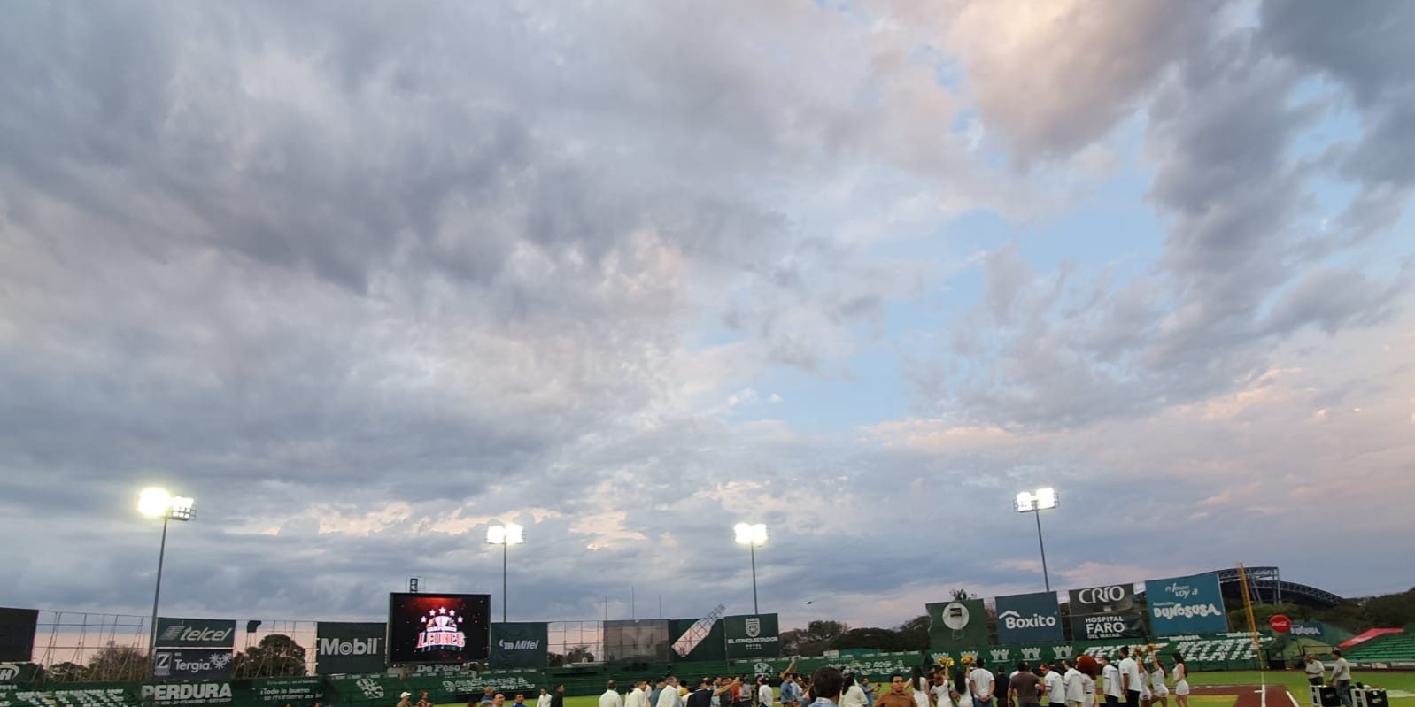 Leones de Yucatán estreno de su nuevo alumbrado, del 140323 casi 11 mdp inversión del gobierno del estado