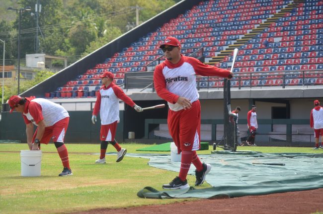 Oswaldo Morejón, primer día de pretemporada como mánager de los Piratas de Campeche, 1 del 150323 en parque Nelson Barrera Romellón de Campeche