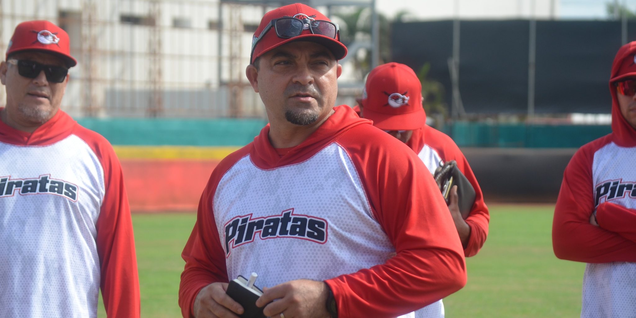 Oswaldo Morejón, primer día de pretemporada como mánager de los Piratas de Campeche, del 150323 en parque Nelson Barrera Romellón de Campeche