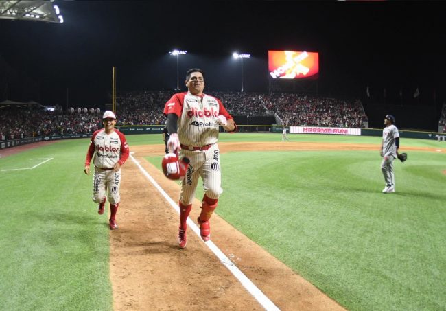 Diablos Rojos del México vs. Tigres de Quintana Roo, juego inaugural de la campaña para ambos, 12×10, 4 del 210423 en la Ciudad de México, Grand Slam de J. Amador en la 9a estando 8×10