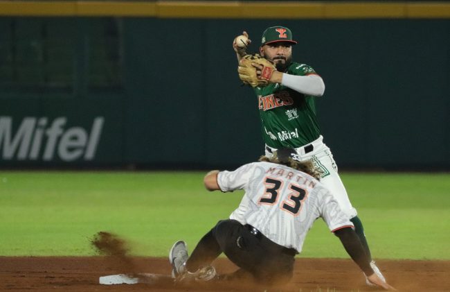 Guerreros de Oaxaca vs. Leones de Yucatán, juego 6, 3o de la serie, serie para los Guerreros, 5×4, del 270423 en Mérida, Alan López y Kile Martin