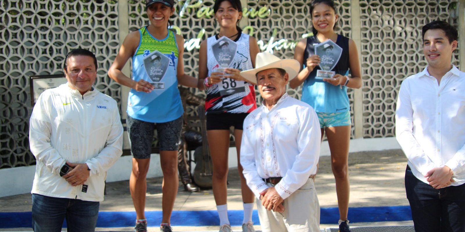 Jesús Aguilar Aguilar con Armando Infante, carrera Pedro Infante del 150423