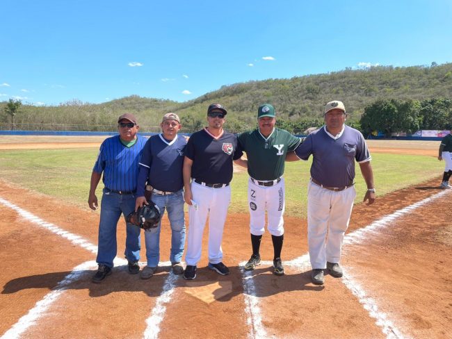 Leones de Yucatán vs. Tigres de Quintana Roo. pretemporada 2023 4×3 del 080423 en Tekax
