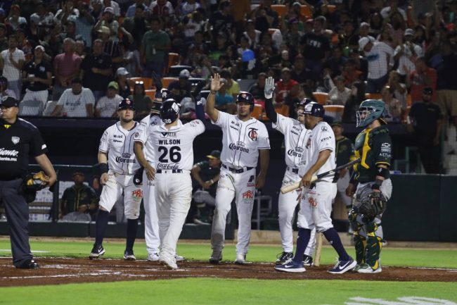 Tigres de Quintana Roo vs. Pericos de Puebla, juego 4 para ambos, juego inaugural en Cancún, 1o de la serie, 17×5, del 250423 en Cancún, alexis Wilson con Reynaldo Rodríguez