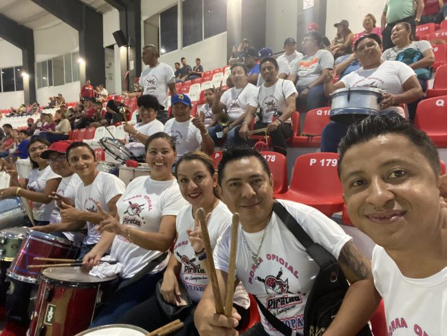 porra chitopan de los Piratas de Campeche, último día de operaciones juego inaugural con estadio nelson barrera renovado, del 250423 Piratas vs. Águila