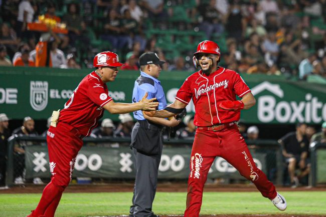 Águila de Veracruz vs. Leones de Yucatán, juego 23, 2o de la serie, serie empatada, 12×2, del 170523 en Mérida