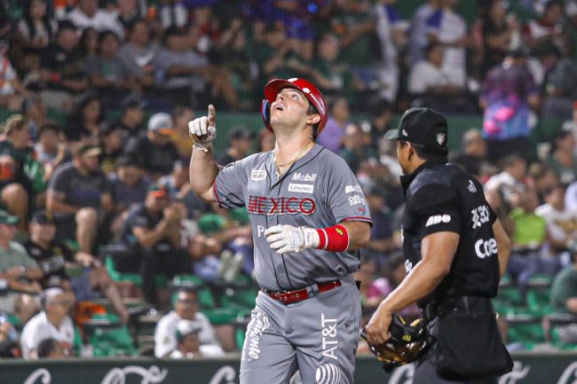 Diablos Rojos del México vs. Leones de Yucatán, juego 33, 3o de la serie, barrida de los Diablos, 6×4, del 290523 en Mérida, Roberto Ramos