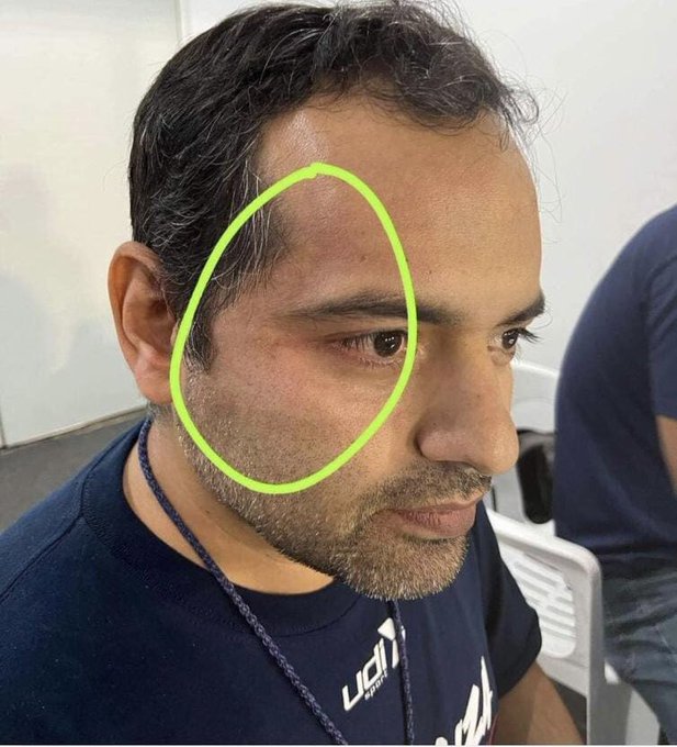 Gil Galindo, anotador de los Tecolotes de los dos Laredos, golpeado el 250523 en Laredo, texas, por el tecolote Cade Gotta en juego contra León