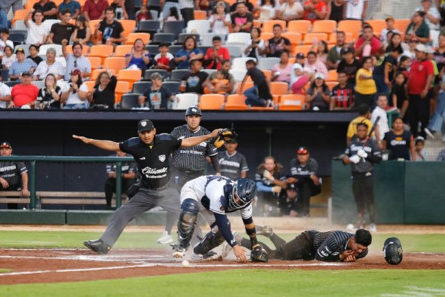 Guerreros de Oaxaca vs. Tigres de Quintana Roo, juego 9, 3o de la serie, serie para los Guerreros, 9×5, 1 del 300423, Cristian Ibarra barriéndose