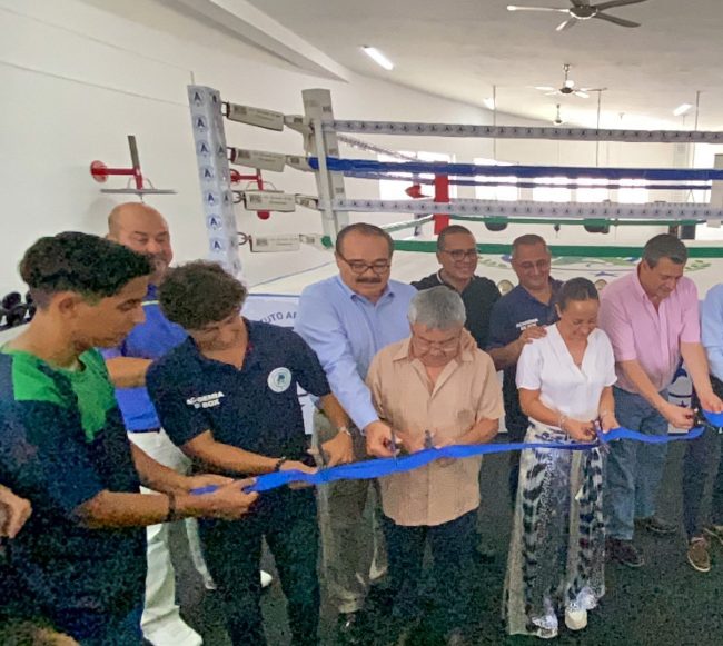 Gustavo Guty Espadas jr. Mauricio Sulaimán, Gustavo Guty Espadas sr. y Jorge Carlos Ramírez Marín, Carlos Sáenz, inauguración gimnasio Arrayanes de boxeo del 140523