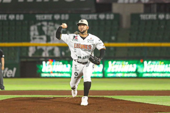 Leones de Yucatán vs. Águila de Veracruz, juego 22, 1o de la serie, 5×4, del 160523 en Mérida, Yoanner Negrín victoria 65 con los Leones
