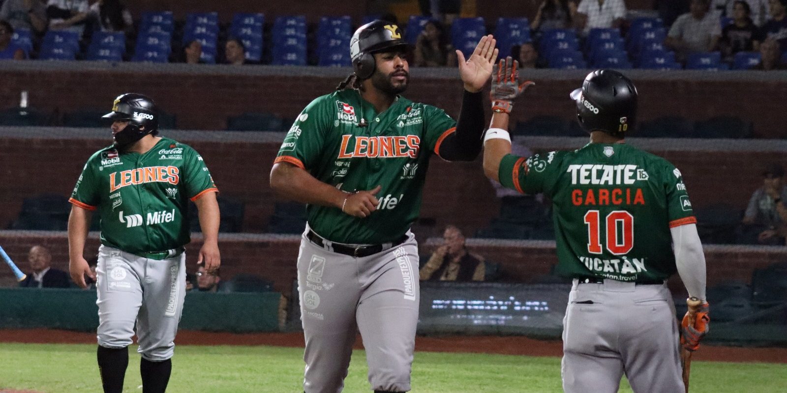 Leones de Yucatán vs. Saraperos de Saltillo, juego 30, 3o de la serie, serie para los Leones, 8×6, del 250523 en Saltillo, Art Charles