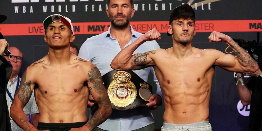 Mauricio Bronco Lara pesaje vs. Leigh Wood perdió el título mundial pluma AMB en la báscula, del 260523 en Manchester