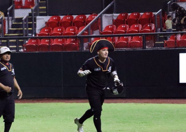 Piratas de Campeche vs. Guerreros de Oaxaca, juego 22, 1o de la serie, 4×2, del 160523 en Campeche, Diego Madero