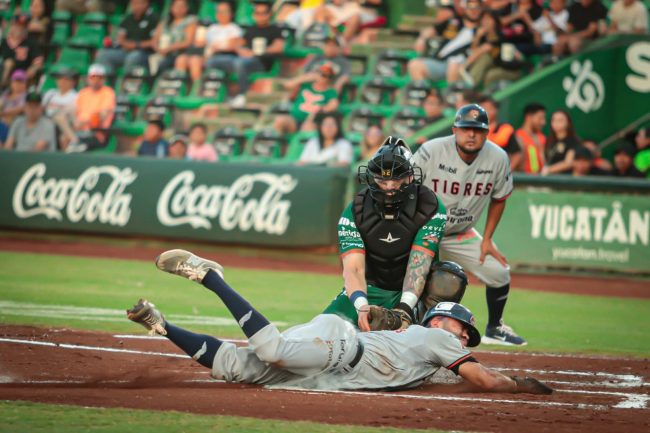 Tigres de Quintana Roo vs. Leones de Yucatán, juego 26, serie empatada, 5×2 1 ,del 200523 en Mérida, Alex Robles