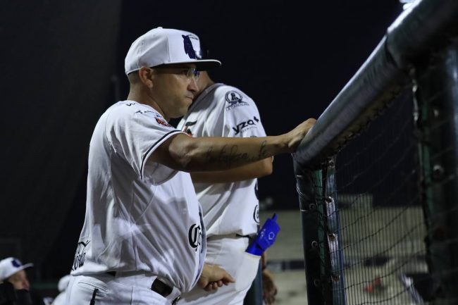 Águila de Veracruz vs. Tigres de Quintana Roo, juego 55, 1o de la serie, 3×0, del 270623 en Cancún, debut Carlos Alberto Chispa Gastélum, como mánager