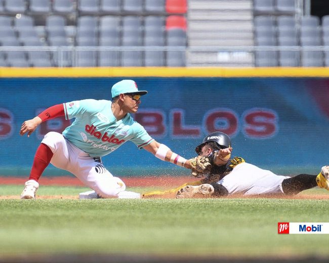 Diablos Rojos del México vs. Leones de Yucatán, Juego 45, 3o de la serie, limpia a favor de los Diablos, 10×8, del 110623 en Ciudad de México,Ángel Arredondo