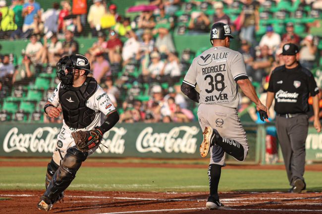 Mariachis de Guadalajara vs. Leones de Yucatán, juego 54, 3o de la serie, serie para los Mariachis, 7×2, Carlos Rodríguez, con Sebastián Valle y umpire Mario Villavicencio