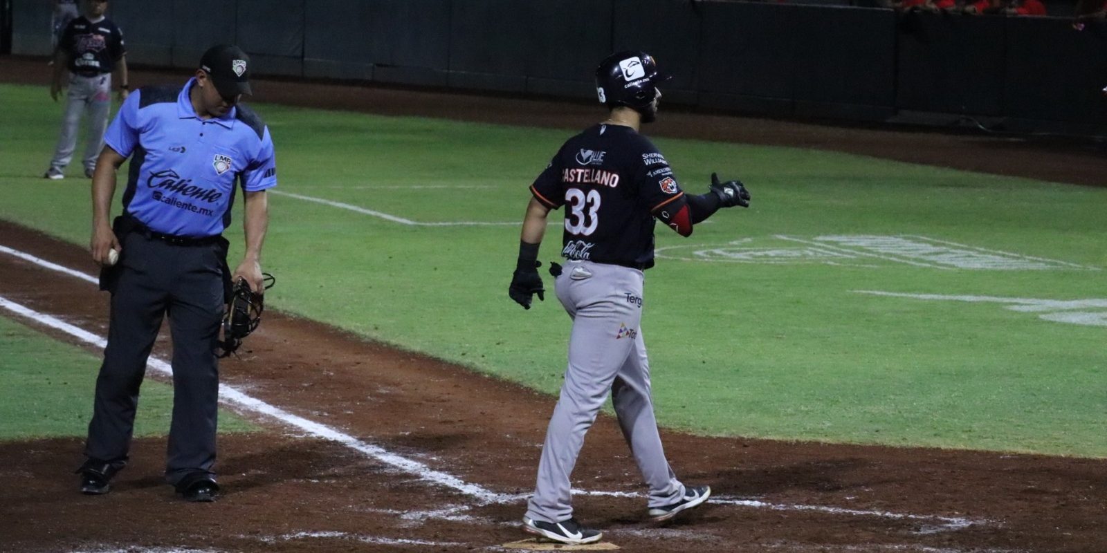 Tigres de Quintana Roo vs. Piratas de Campeche, juego 35, 2o de la serie, serie para los Tigres, 4×1, 2 del 310523 en Campeche, Pedro Castellano jr., 1er jonrón en la LMB, con umpire Rafael Ramírez