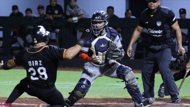 Tigres de Quintana Roo vs. Piratas de Campeche, juego 36, 3o de la serie, limpia de los Tigres, 4×2, del 010623 en Campeche