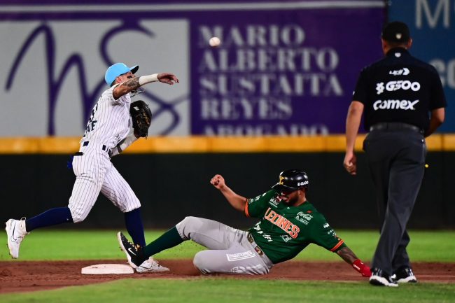 Acereros de Monclova vs. Leones de Yucatán, juego 80, 2o de la serie, serie empatada 6×2, del 260723 en Monclova, Juan Pérez con Luis Sardiñas