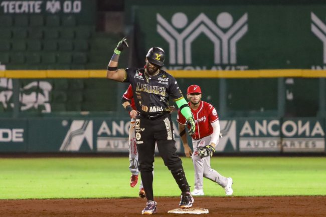 Leones de Yucatán vs. Águila de Veracruz, juego 61, 2o de la serie, serie para los Leones, 11×4, del 050723 en Mérida, Yadir Drake con Gustavo Núñez