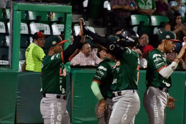 Leones de Yucatán vs. Olmecas de Tabasco, juego 64, 2o de la serie, serie para los Leones, 7×2, 1 del 080723 en Villahermosa, Anthony García, 1er jonrón con los Leones con Ángel Camacho a la derecha