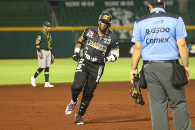 Leones de Yucatán vs. Pericos de Puebla, juego 67, 2o de la serie, serie empatada, 6×0, del 120723 en Mérida, Yadir Drake, jonrón de dos carreras