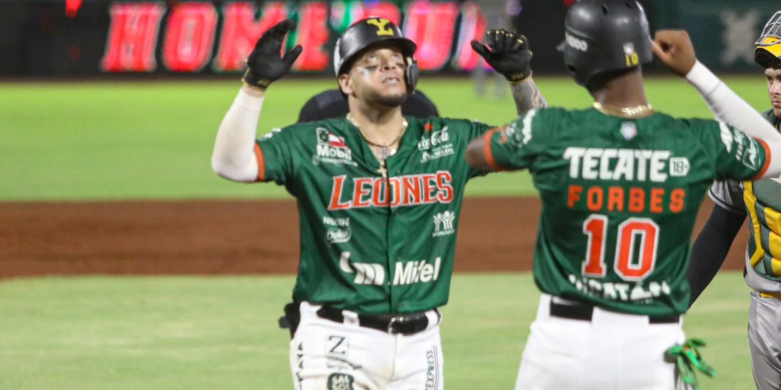 Leones de Yucatán vs. Pericos de Puebla, juego 68, 3o de la serie, serie para los Leones, 2×1, del 130723 en Mérida, Sebastián Valle y Ti´quan Forbes