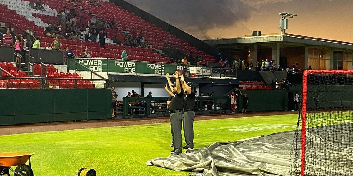 Piratas de Campeche vs. Leones de Yucatán, juego 70 para ambos, 2o de la serie, suspendido por lluvia, del 150723 en Campeche