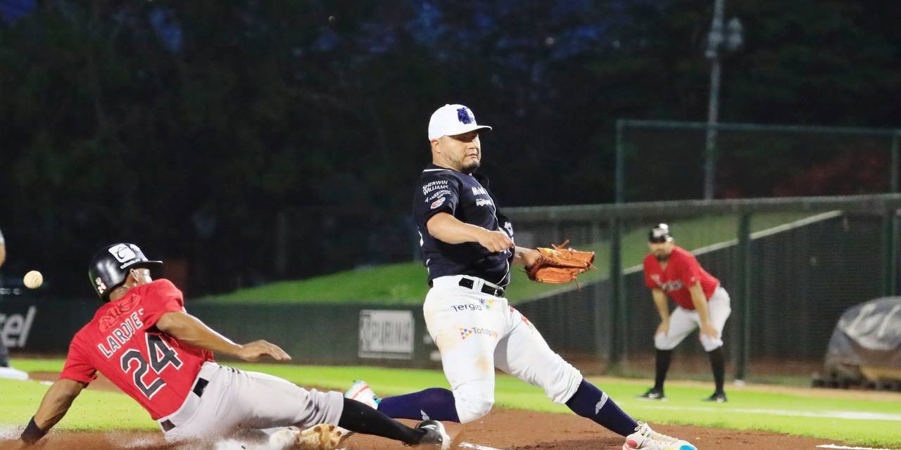 Piratas de Campeche vs. Tigres de Quintana Roo, juego 60 y 61, respectivamente, 1o de la serie, 5×4, 8 del 040723 en Cancún, Yuniesky Larduet con pítcher abridor y derrotado, Francisco Ríos 1-6