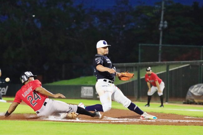 Piratas de Campeche vs. Tigres de Quintana Roo, juego 60 y 61, respectivamente, 1o de la serie, 5×4, 8 del 040723 en Cancún, Yuniesky Larduet con pítcher abridor y derrotado, Francisco Ríos 1-6