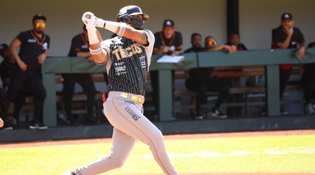 Tecolotes de los dos Laredos vs. Piratas de Campeche, juego 73 para Campeche, 1o doble cartelera, 1o de la serie, 6×5, del 190723 en Campeche