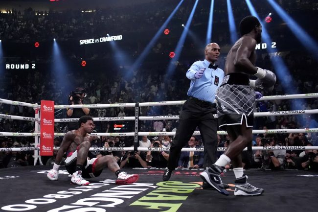 Terence Crawford vs. Errol Spence gkot 9, por el campeonato mundial wélter indiscutido, retuvo OMB y ganó el del CMB, FIB y OMB, del 290723 en Las Vegas, réferi Harvey Dock