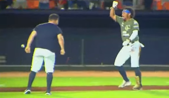 Tigres de Quintana Roo vs. Leones de Yucatán, juego 75 para ambos, 3o de la serie, serie para los Tigres, 9×8, del 200723 en Cancún, Reynaldo Rodríguezm grand slam para dejar tendidos a los Leones